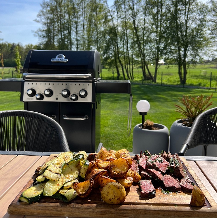 Газовый гриль Broil King Crown 490 